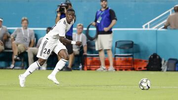 Zico: "Vinicius Junior necesita mejorar mucho su disparo"