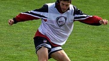 <b>CONFÍA EN IR AL MUNDIAL.</B> El seleccionador de Uruguay no ha llamado al delantero en los últimos amistosos que ha jugado su país, pero el sudamericano espera estar en la lista definitiva para viajar a Corea del Sur y Japón.