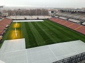 Eventos, lluvias y cubiertas, los enemigos del césped