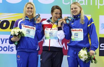 En el Mundial de piscina corta de Dubái, en 2010, Mireia Belmonte regresó a casa con cuatro medallas: tres de oro (200 mariposa, 200 estilos y 400 estilos) y una plata (800 libres) en la que sólo fue superada por su compañera de equipo Erika Villaécija.