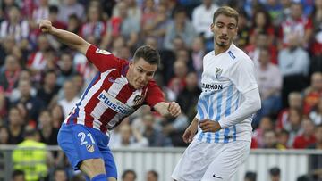 Gameiro en el momento de marcar uno de los dos goles que consiguió ante el Málaga.