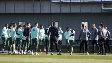 El plantel del Betis, en un entrenamiento. 
 