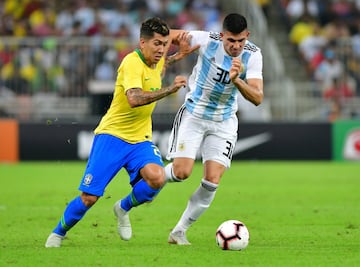 Roberto Firmino y Rodrigo Battaglia   