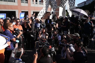 Miles de personas protestan en Los Angeles en contra del ICE  (Servicio de Inmigración y Control de Aduanas) desplegado Minnesota. 