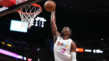 MIAMI, FLORIDA - NOVEMBER 25: Bam Adebayo #13 of the Miami Heat dunks the basketball during the first half against the Washington Wizards at FTX Arena on November 25, 2022 in Miami, Florida. NOTE TO USER: User expressly acknowledges and agrees that,� by downloading and or using this photograph,� User is consenting to the terms and conditions of the Getty Images License Agreement.   Eric Espada/Getty Images/AFP (Photo by Eric Espada / GETTY IMAGES NORTH AMERICA / Getty Images via AFP)