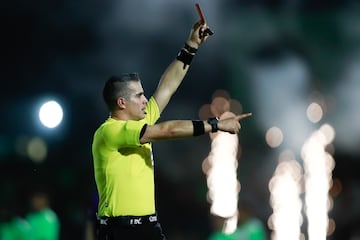  Referee Fernando Hernandez during the 7th round match between  FC Juarez and Mazatlan FC as part of the Liga BBVA MX, Torneo Apertura 2024 at Olimpico Benito Juarez Stadium on September 13, 2024 in Ciudad Juarez, Chihuahua, Mexico.