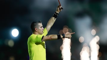 Referee Fernando Hernandez during the 7th round match between  FC Juarez and Mazatlan FC as part of the Liga BBVA MX, Torneo Apertura 2024 at Olimpico Benito Juarez Stadium on September 13, 2024 in Ciudad Juarez, Chihuahua, Mexico.