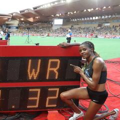 Récord para Chepkosgei y marca impresionante para Lyles