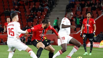 Cardoso y Mendy, con Muriqi.