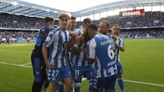 Noel, celebrando un gol del Deportivo en Riazor.