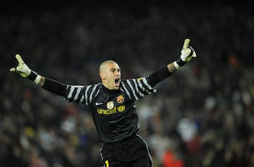 El portero catalán jugó su último partido con el Barcelona el 26 de marzo de 2014. Encuentro liguero frente al Celta en el que se retiró lesionado tras realizar una parada. Se confirmó que tenía roto el cruzado y tras finalizar la temporada y su contrato se marchó gratis sin renovar. Fichó por el Manchester United pero su mala relación con Van Gaal le apartó del equipo. Cedido un año en el Standard de Lieja regresó a Inglaterra para jugar con el Middlesbrough. Anunció su retirada en 2018. En la actualidad es empresario televisivo tras varios episodios como entrenador en el Moratalaz o la cantera del Barça.