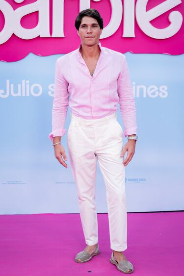 Pablo Castellano posa en la alfombra rosa por el pase especial de la película ‘Barbie’ en el Gran Teatro CaixaBank.   
 
 