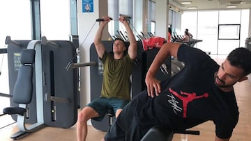 Pacheco y Adr¨ªan Mar¨ªn se ponen a tono en San Pedro mientras apuran sus vacaciones