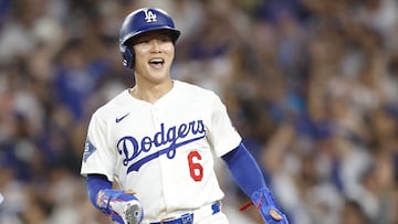 LOS ANGELES (United States), 09/10/2025.- Los Angeles Dodgers' Hyeseong Kim reacts after scoring during the eleventh inning of game 4 of the Major League Baseball (MLB) National League Division Series between the Los Angeles Dodgers and the Philadelphia Phillies in Los Angeles, California, USA, 09 October 2025. (Filadelfia) EFE/EPA/CAROLINE BREHMAN