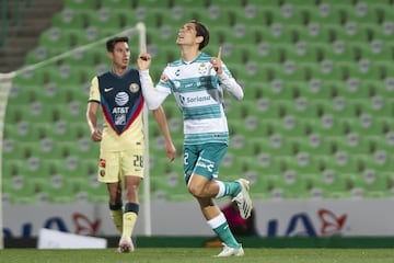 El delantero mexicoamericano fue una de las figuras del Tri en el campeonato mundial sub-17 que se disputó en Brasil en 2019. En el mercado invernal sonó como opción para reforzar al Sporting de Lisboa y al Cercle Brugge, pero finalmente renovó con los laguneros. Santi Muñoz debutó con Santos en el Guardianes 2020 y en este Guardianes 2021 ha tenido actividad en dos partidos y anotó gol ante América.