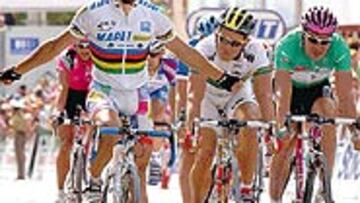 <B>EL "EFECTO FREIRE"</B>. Los dos maillots arcoiris logrados por Óscar Freire abrieron la senda de las clásicas.