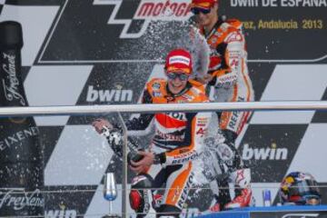 GP de España 2º  Marc Márquez no bajó el nivel y en la primera cita española del año, en Jerez, logró el tercer podio consecutivo. Un adelantamiento en la última curva del trazado andaluz a Jorge Lorenzo permitió al de Cervera cruzar la línea de meta detrás de su compañero de equipo, Dani Pedrosa, y mantenerse al frente de la clasificación general.