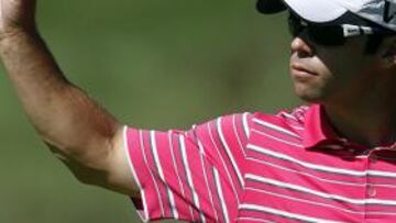 Casey lidera el Frys.com Open y Woods pasa el corte