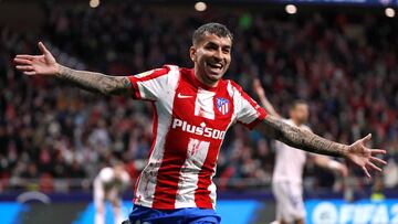 Ángel Correa celebra un gol con el Atlético.