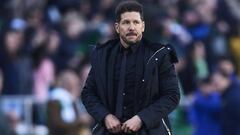 Simeone, en el banquillo del Villamar&iacute;n en el Betis-Atl&eacute;tico.