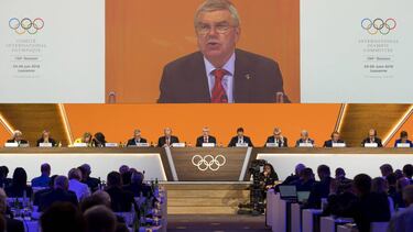 El presidente del Comité Olímpico Internacional (COI), Thomas Bach, da un discurso durante la 134ª sesión del COI en Lausana (Suiza).