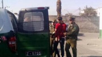 Kevin Roldán mientras era arrestado