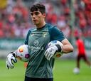 Dos tapadones y dos errores groseros: el contraste de Vicente Reyes en Norwich