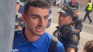 El enganchón de Juan Iglesias con un aficionado: “No vas a insultar a un compañero”