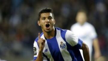 Jes&uacute;s Manuel Corona festejando el gol