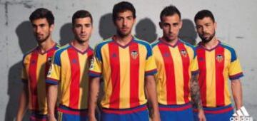 Equipación del Valencia para la campaña 2015-2016.