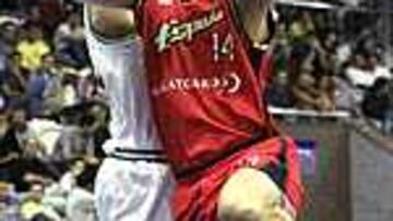 RESOLUTIVOS. Una vez más, Alfonso Reyes y Juan Carlos Navarro mostraron decisión y acierto en sus acciones de ataque, aportando puntos en una noche de gran acierto colectivo en los triples y las entradas.