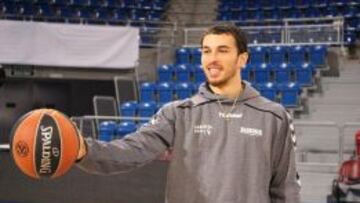 Mike James, en su presentación.