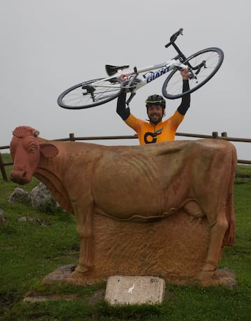 Óscar Freire, ciclista cántabro, subió con AS el puerto donde acabará la 17ª etapa. Varias rampas rebasan el 20%.
 