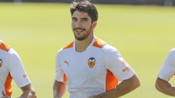 10/09/21
 ENTRENAMIENTO DEL VALENCIA CF - CARLOS SOLER
 