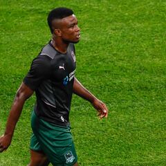 Jhon Córdoba, posible reemplazo de Haller en Borussia Dortmund