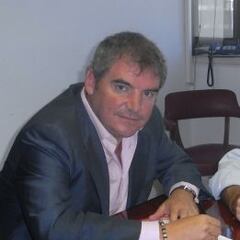 Manuel Vizcaíno negocia la compra de las acciones del Cádiz