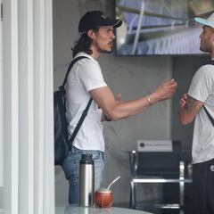 Maxi acoge a Cavani en el equipo...Mientras negocia su salida