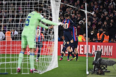 Los jugadores del Barcelona celebran el 1-0 de Pedri al Getafe. 