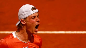 Tennis - ATP Masters 1000 - Italian Open - Foro Italico, Rome, Italy - May 9, 2022 Canada's Denis Shapovalov celebrates winning the first set during his first round match against Italy's Lorenzo Sonego REUTERS/Guglielmo Mangiapane