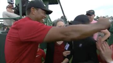 Tiger Woods celebrando con su familia