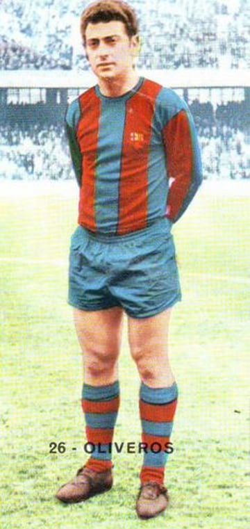 Vistió la camiseta del Barcelona la temporada 1967-1968. Jugó con el Granada desde 1972 hasta 1974.