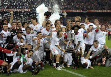 19 de mayo de 2010. Atlético de Madrid-Sevilla. El equipo sevillano se proclamó campeón ganando 0-2 al Atlético de Madrid con goles de Capel y Jesús Navas.