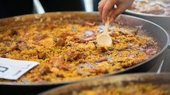 Sorin, maestro paellero rumano, cuenta el secreto de su receta: “Me considero un buen cocinero, no un maestro paellero”