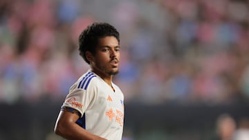 Jul 26, 2025; Fort Lauderdale, Florida, USA; FC Cincinnati midfielder Evander (10) looks on against Inter Miami CF during the second half at Chase Stadium. Mandatory Credit: Sam Navarro-Imagn Images