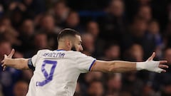 Real Madrid's French striker Karim Benzema celebrates after scoring his third goal during the UEFA Champions League Quarter-final first leg football match between Chelsea and Real Madrid at Stamford Bridge stadium in London, on April 6, 2022. (Photo by Adrian DENNIS / AFP)