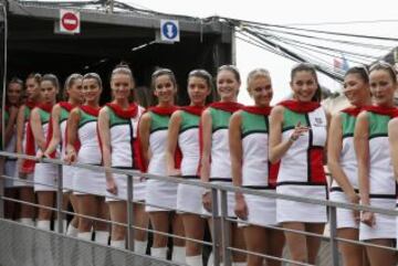 Las chicas Pit line durante la sesión de calificación del Gran Premio de Mónaco de F1