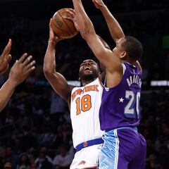 What is Alec Burks’ contract details with the New York Knicks?