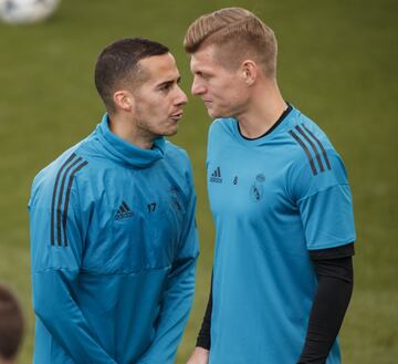 Lucas Vázquez y Toni Kroos. 



