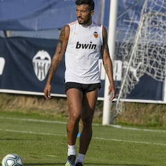 El Valencia da por hecha la renovación de Ezequiel Garay