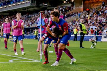 4-0. Gavi celebra con João Félix el cuarto gol que marca en el minuto 53 de partido.